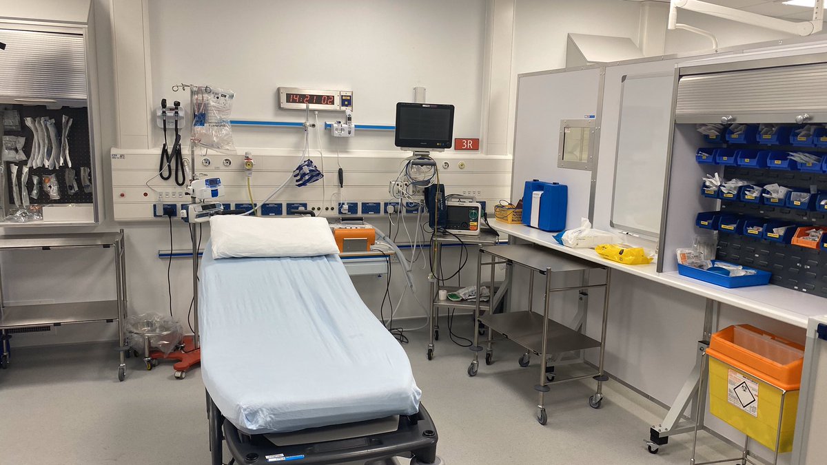 JohnHardenED's tweet photo. Thank you to the team @DGNHS for showing me round their fantastic new hospital and their ongoing improvement work on #patientsafety and wider quality of care. @JeffAce3 @ClarkcMaureen https://t.co/sHSWMJeqa1
