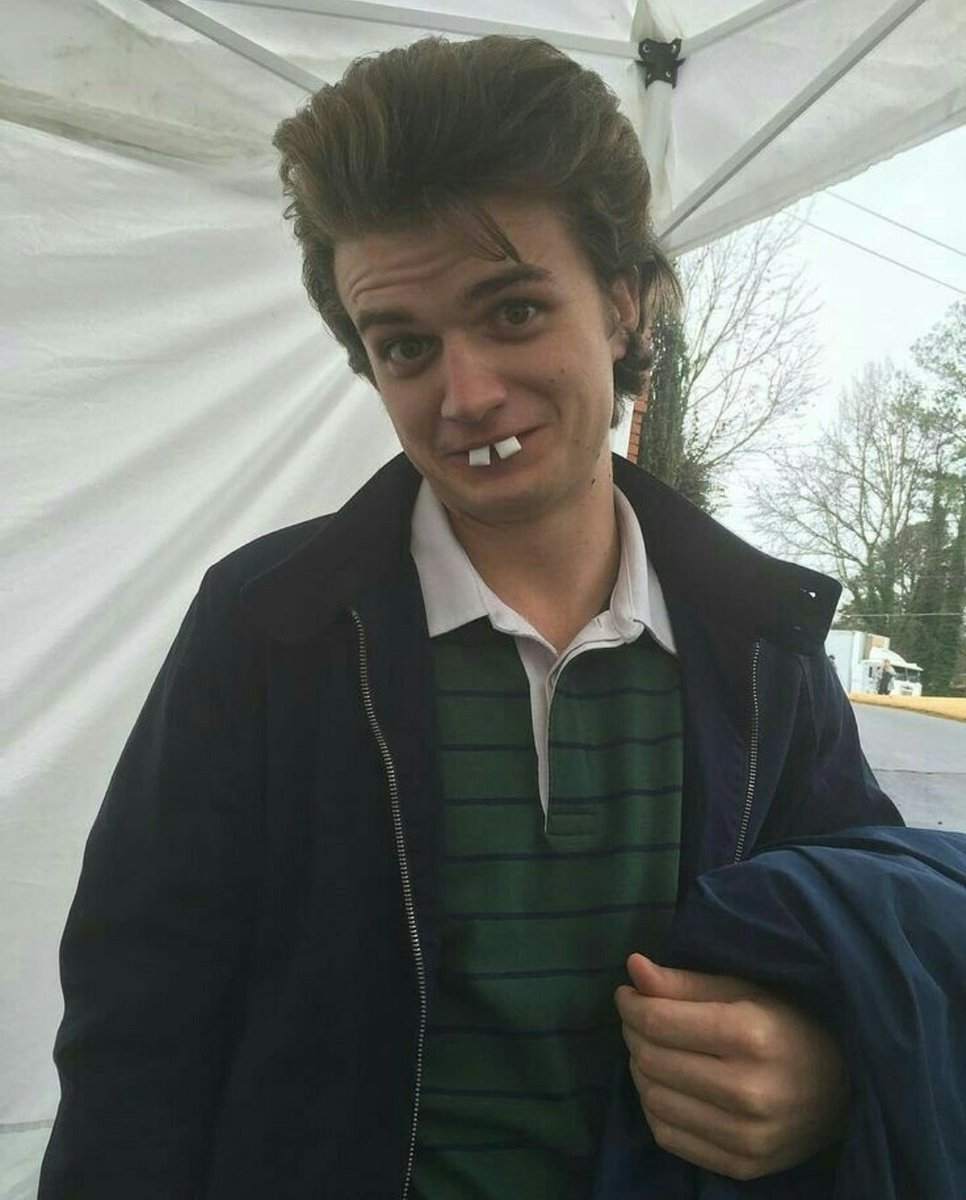 StrangerWorldT's tweet photo. Joe Keery ❤️😂😂 https://t.co/zNiAJn5VLy