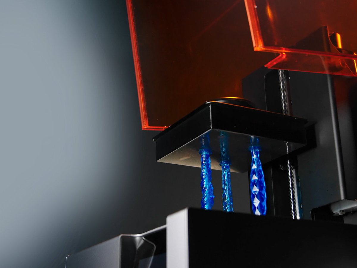 formlabs's tweet photo. @Gillette @NASA Each handle is printed at @Gillette’s Boston headquarters using Formlabs #3Dprinters. Learn more about #RazorMaker at https://t.co/d9ToBsXtEY https://t.co/LyRz9CvksC