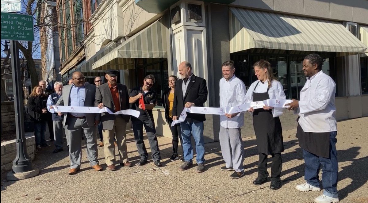 Check out our Facebook video of the #ribboncutting ceremony at J.Gotti's Pizza Pasta Paninis in <a href="/DowntownRI/">Downtown Rock Island</a> this morning. #RockIsland bit.ly/2QGhSlp
