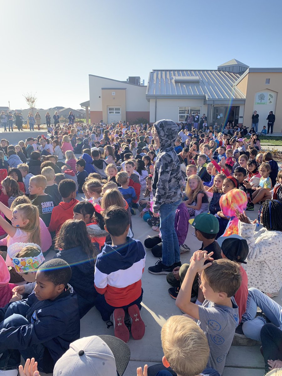 BaumgartnerRCSD's tweet image. Congratulations to our Bronco Citizenship award for always showing respect, making good decisions, and solving problems! @RCSDOrchard #RCSDChampions #rcsdk8