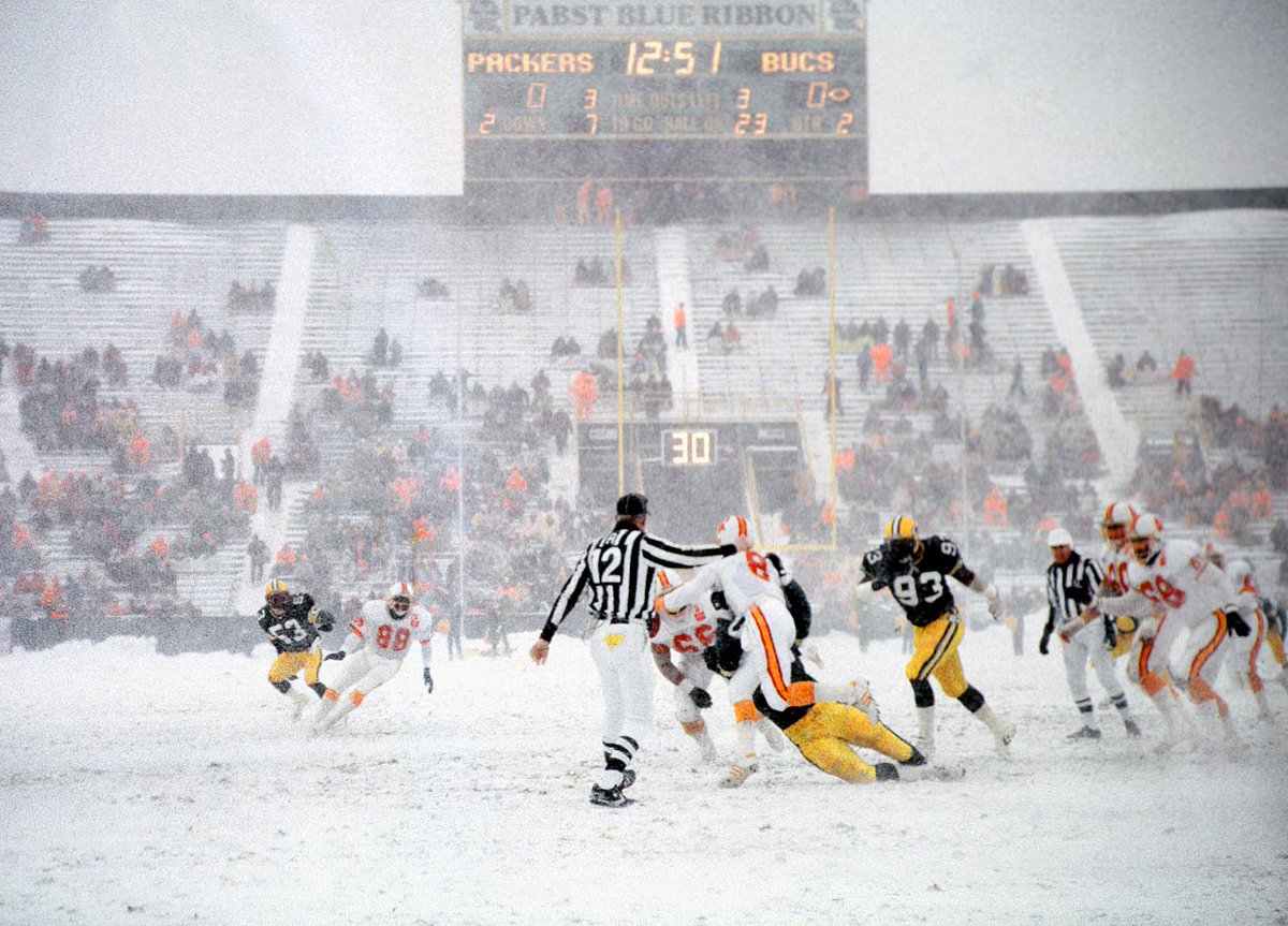 HelmetAddict's tweet photo. Hope we get treated to a snow game this year. Modern games have all, but eliminated mud, but there is no stopping snow (except with a roof). What's your favorite snow game? https://t.co/BpisqutHSd