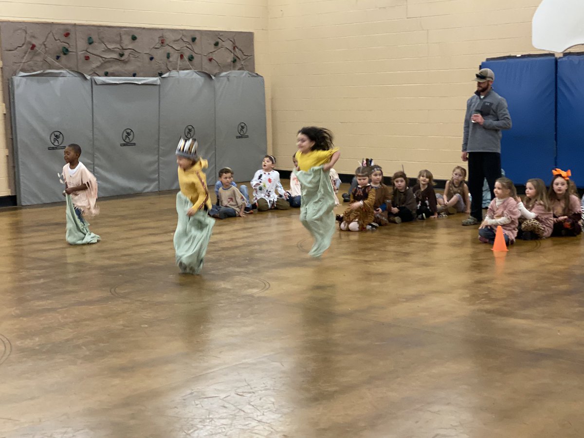 dalehancock's tweet photo. Pioneer Day at @SchoolNelson. #cubcats https://t.co/r2P2ji5ntp