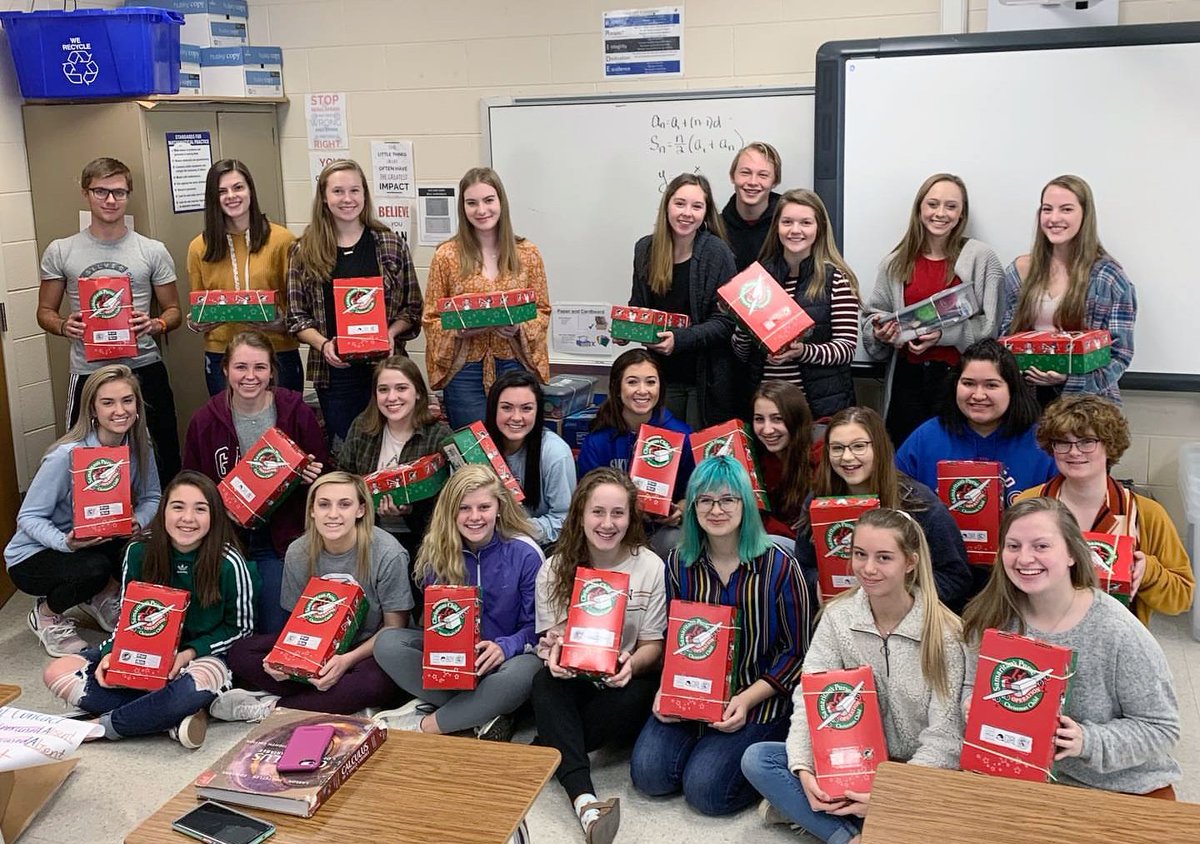 SmokyMtnHS's tweet image. Smoky Mountain High School Student Council and Fellowship of Christian Athletes more than doubles its collection goal for Operation Christmas Child shoe boxes with 119 boxes filled with goodies. Congratulations to these hardworking students. bit.ly/2Dk6XWZ 💝💝💝
