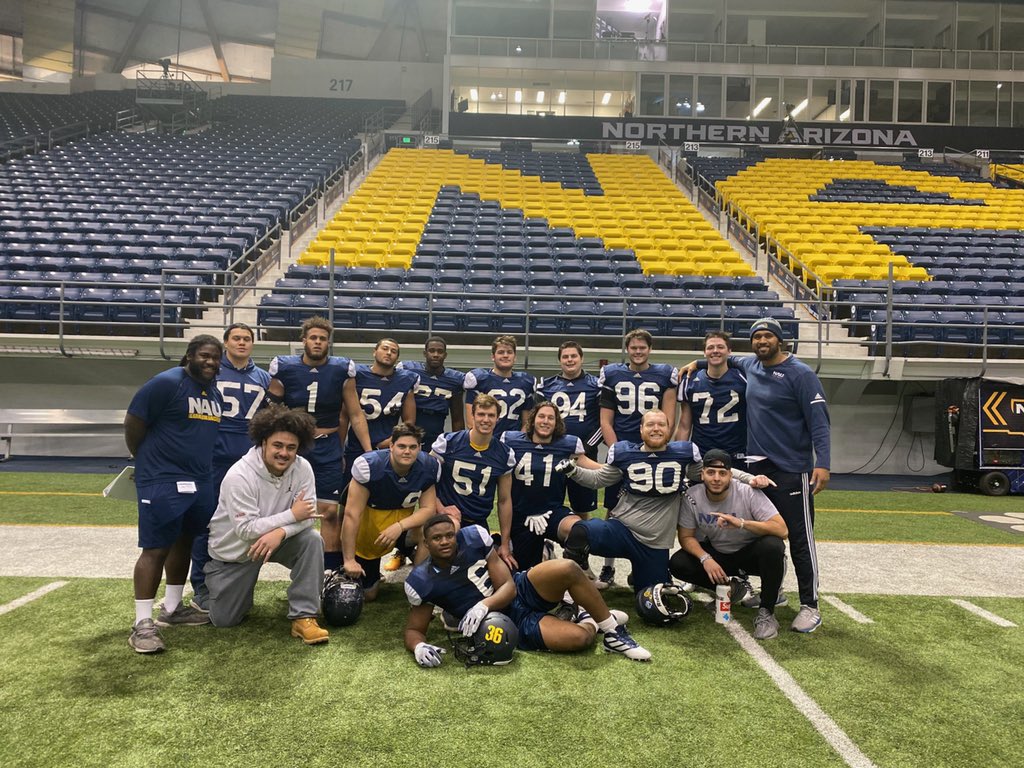 E_Thompson92's tweet photo. What an honor and blessing to coach these young men. Let’s go get it tomorrow boys #KeepChoppin #JackDL https://t.co/GTC3Me5tHD