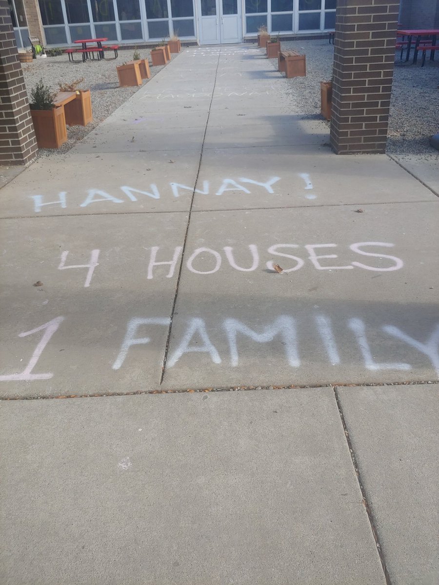 Hannah, House of Lorg representing on spirit day. Thanks to house sponsor The Brennan Family "courage conquers"