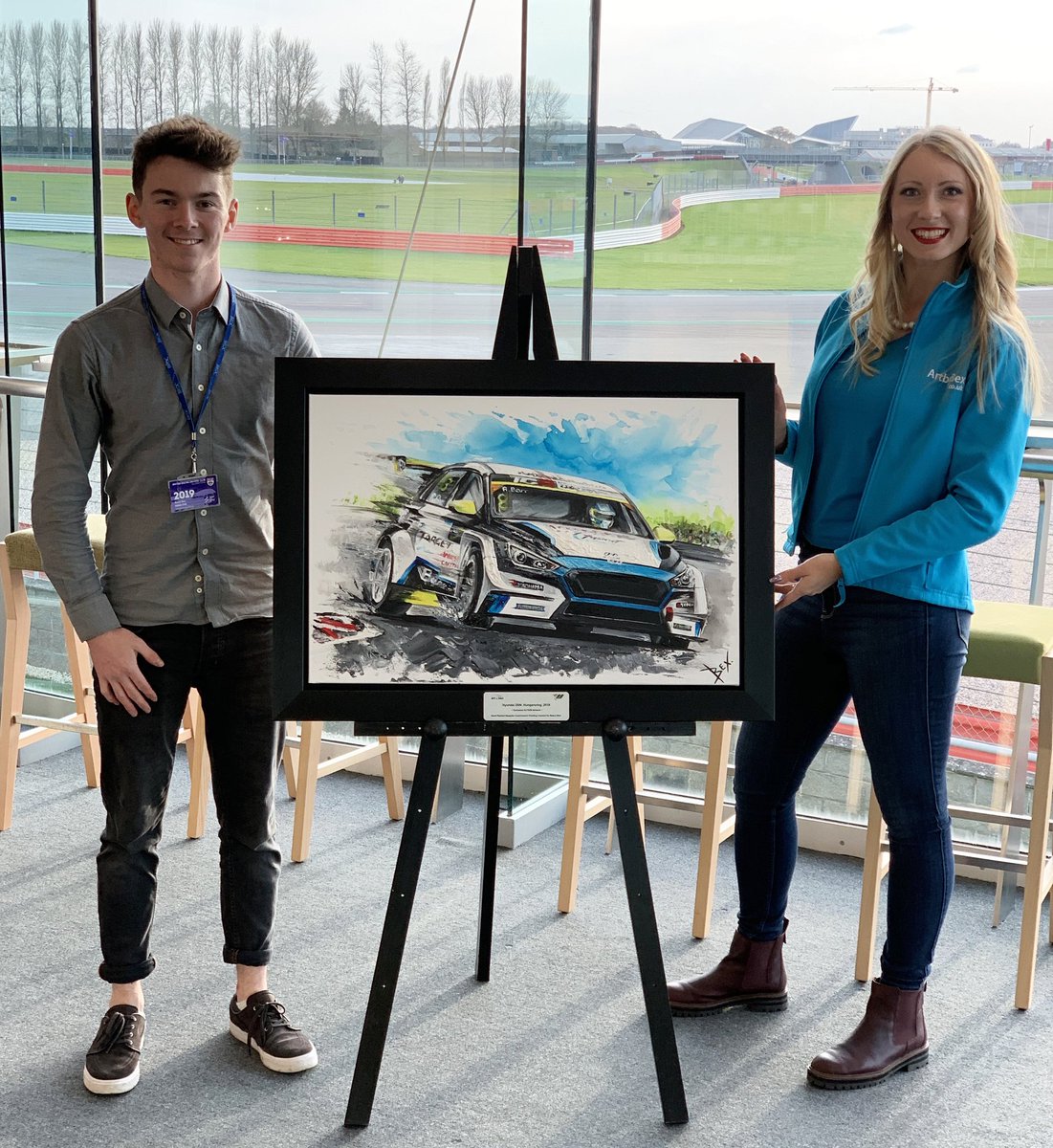 ReeceBarr88's tweet photo. Pretty nice receiving an amazing piece of artwork by @ArtbyBex at the @BRDCSilverstone, capturing an important moment in my career 👏 #rbmcollection https://t.co/HFOhSxFRle