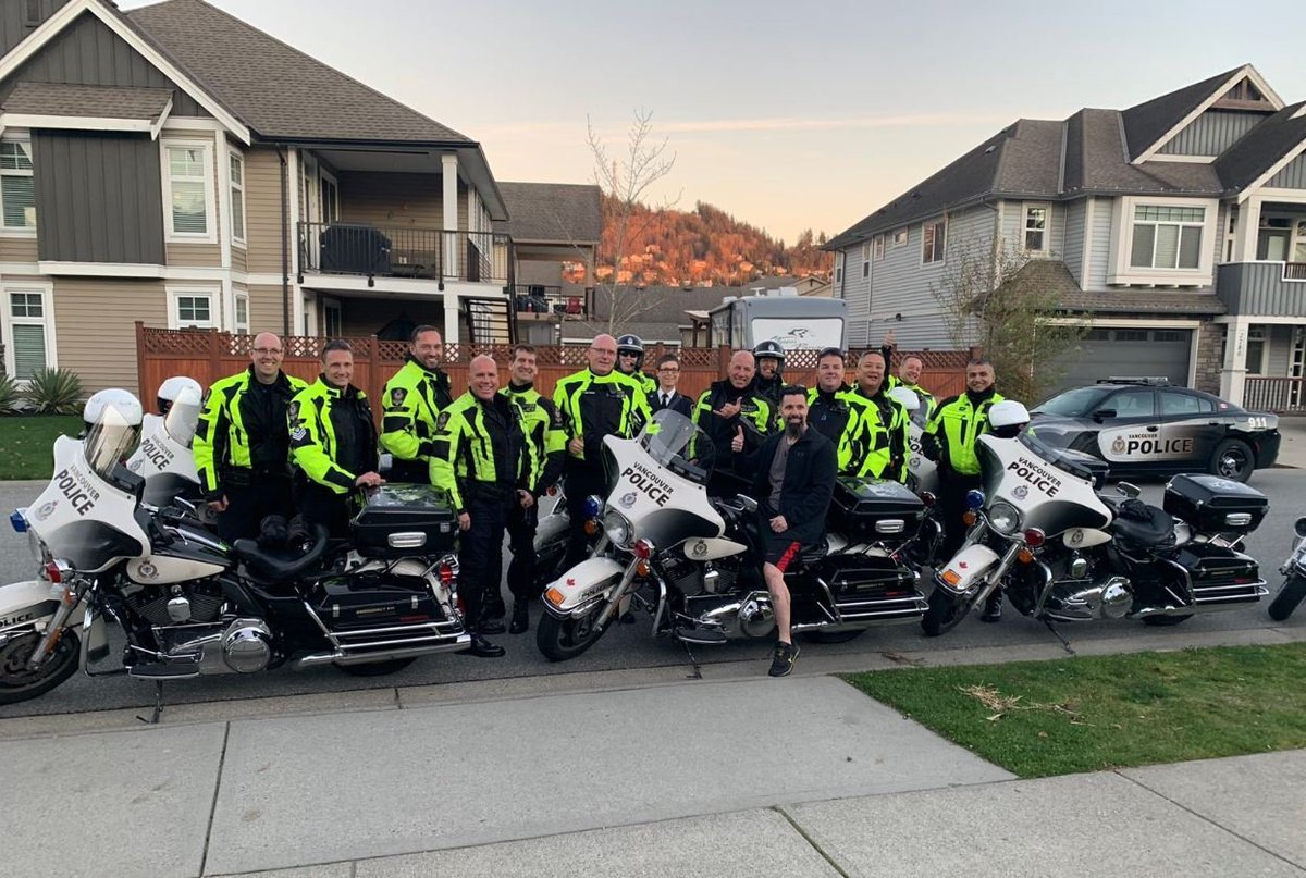 Taking the choppers to Chopper!  The <a href="/VPDTrafficUnit/">VPD Traffic Section</a> drops in to support our brother Cst. Ryan "Chopper" Masales. #FightChopper <a href="/AbbyPoliceDept/">Abbotsford Police Department</a> <a href="/VancouverPD/">Vancouver Police</a> <a href="/baldguy1363/">Mark Christensen</a> @2131Cain #fightcancer #cancersurvivor 

gofundme.com/f/fight-chopper

32auctions.com/organizations/…