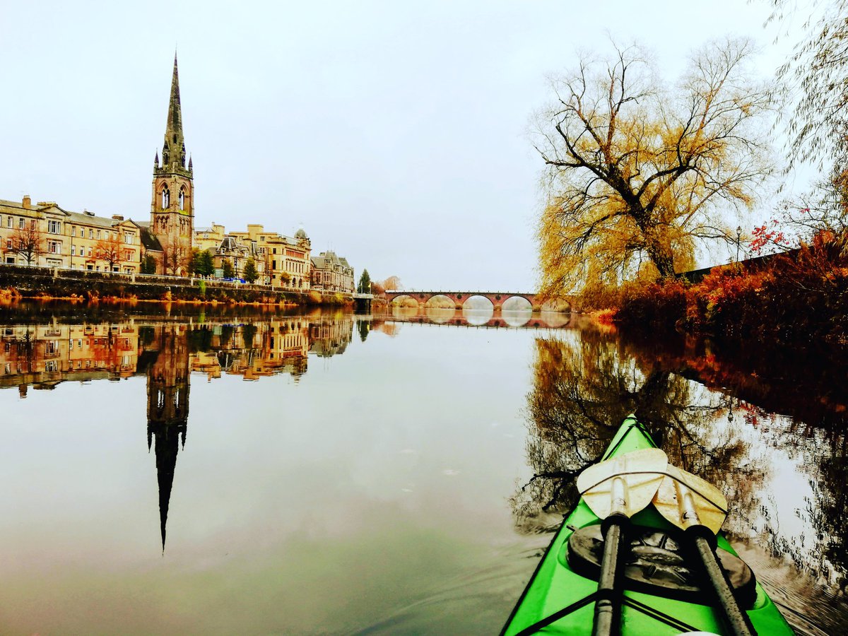 KayakPunk's tweet photo. What a perfect way to start the weekend. Relaxing trip on the mighty River Tay in Perth, Scotland.

#OnlyInScotland #RiverTayPerth #FridayFeeling #VisitScotland #Perth #LoveNature #LoveHistory #LoveKayaking https://t.co/dO7kADYucW