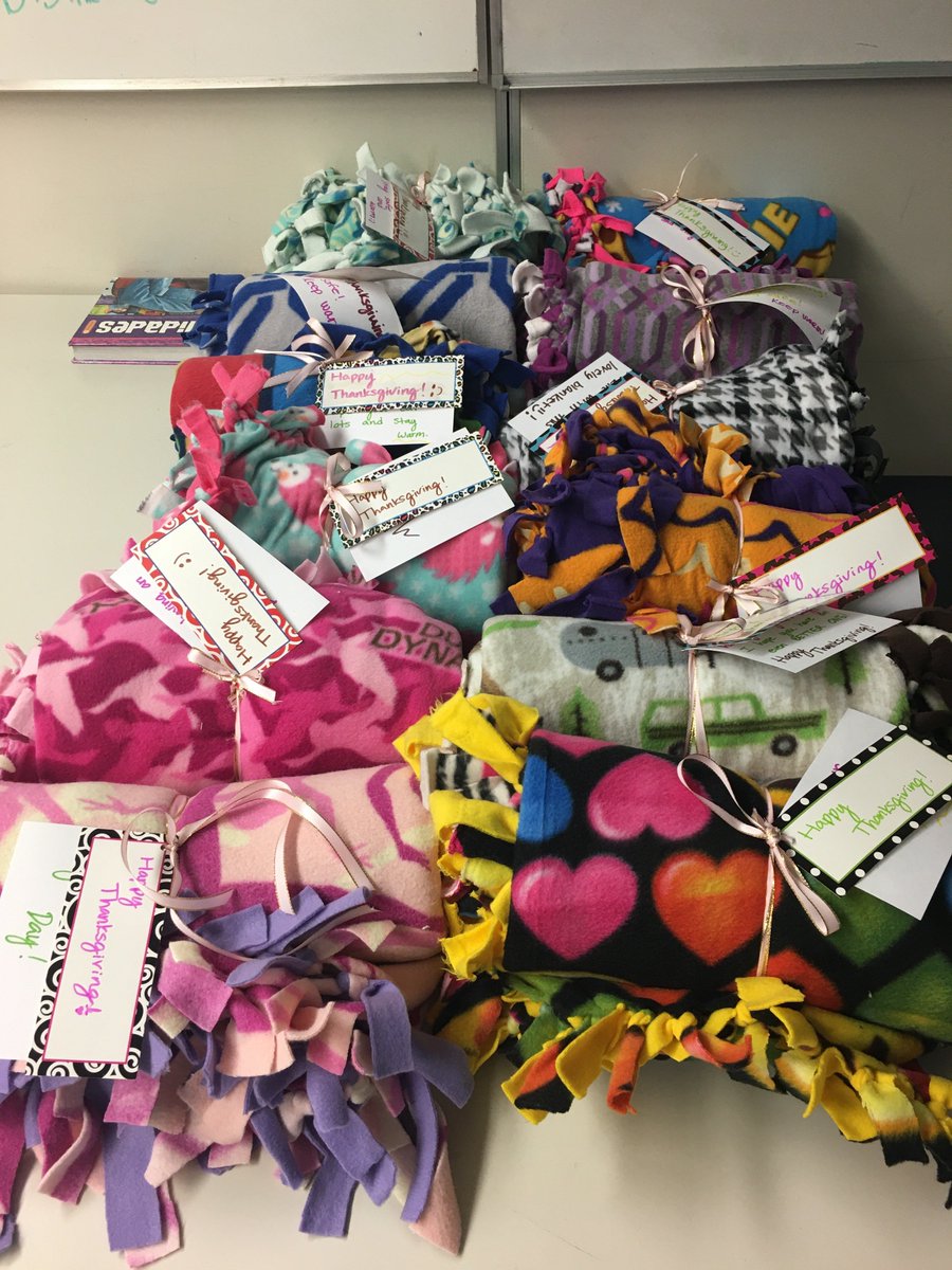 TMGlobalStudies's tweet image. Student's from the after school program top made warm blankets for St. Vincent De Paul church. #TMGlobal #teamworkmakesthedreamwork #Students