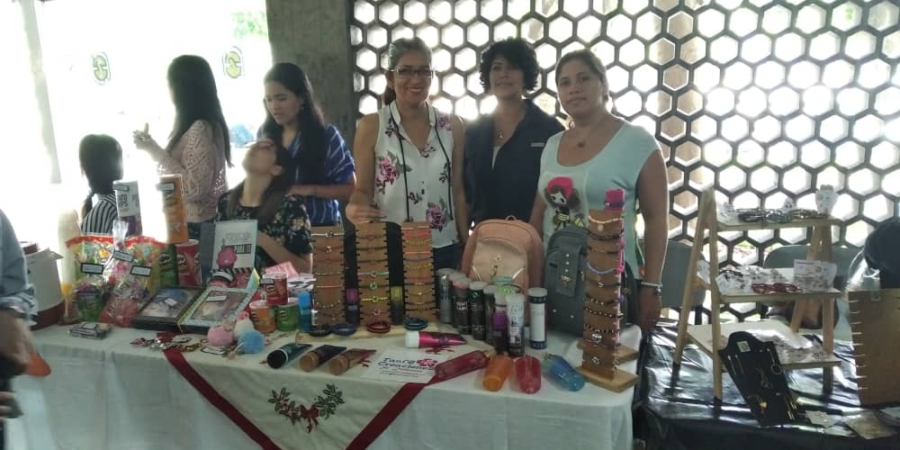 Te Esperamos en la ¡Feria de #UCeVistas Emprendedores!  en compañía de:

<a href="/adri_mua/">Adriana Lebron</a>
@maquishopve
@creations_tanis
@cakestudulzura
@cosmeticosonline12
@accesoriosGI_27
@deliciasgabilu
<a href="/YusmaryGuedz/">Yusmary Guedez </a>
@aros_sweets
@yerbabuenacaracasv
@topitosucv
@vncacao
<a href="/visioncolor/">Visión Color</a>
@docedioses