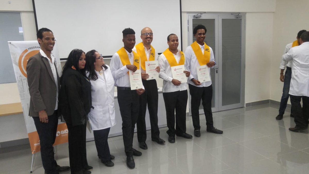 cccolonialrd's tweet photo. Algunos de los participantes meritorios que recibieron reconocimiento por parte del #CCCCRD y su certificado del @InfotepRD en la 5ta #GraducaciónNacINFOTEP https://t.co/qiraIwelzg