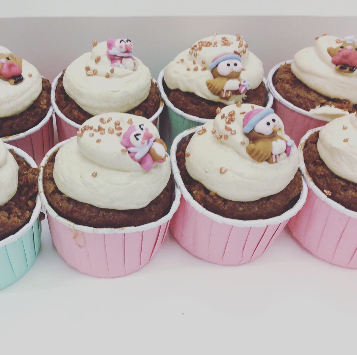 Art_OHSJunior's tweet photo. Yummy treats curtesy of Miss Goulder for this weekβs #fridaytreats @OhsSchool Thank you from us all! π°π§π©β€οΈ #vegan #cakes #queenbaker https://t.co/Us2ks6TLmN