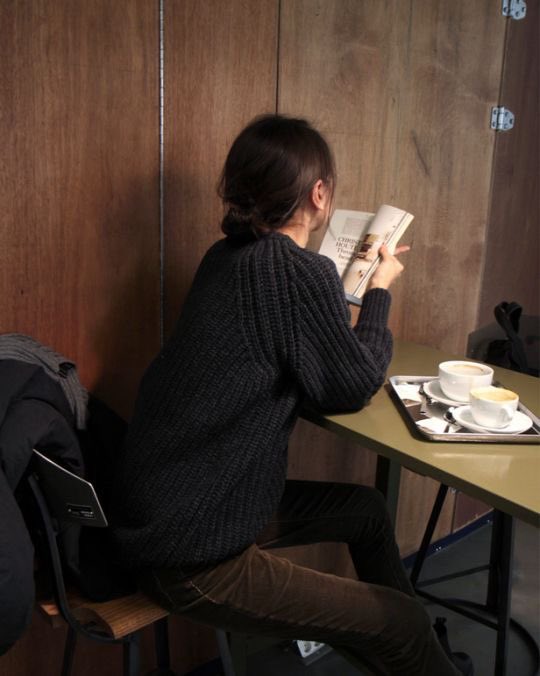 softparisian's tweet photo. having a productive friday spent reading all day in a cafe https://t.co/1Y6LrncCaS