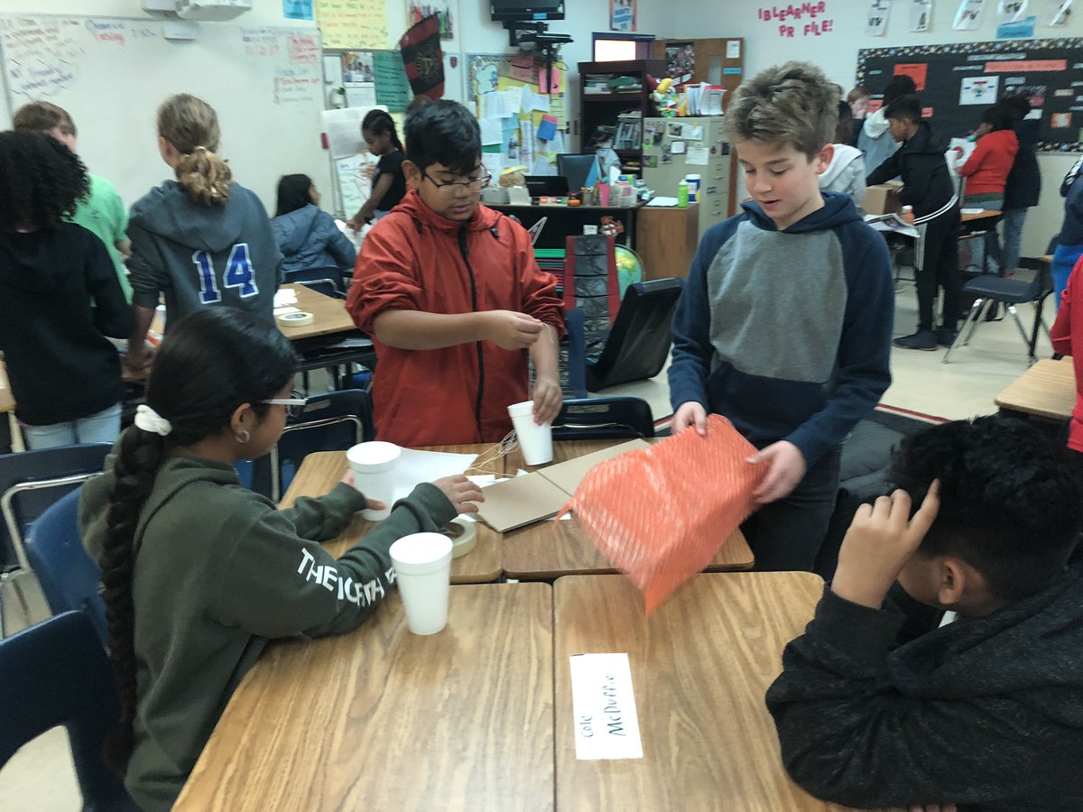 SilvermansStars's tweet photo. The engineering has begun! #EggDrop2019 #HPE5th 💙💚❤️ STEAM day! @CarriePitchford @HighPointFCS @CSTHPES https://t.co/DUnVoJfsve