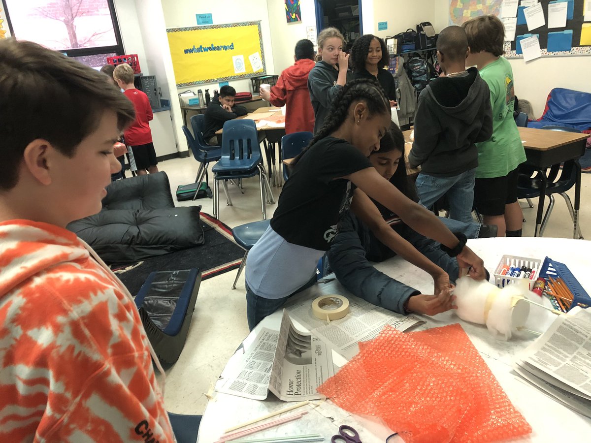 SilvermansStars's tweet photo. The engineering has begun! #EggDrop2019 #HPE5th 💙💚❤️ STEAM day! @CarriePitchford @HighPointFCS @CSTHPES https://t.co/DUnVoJfsve