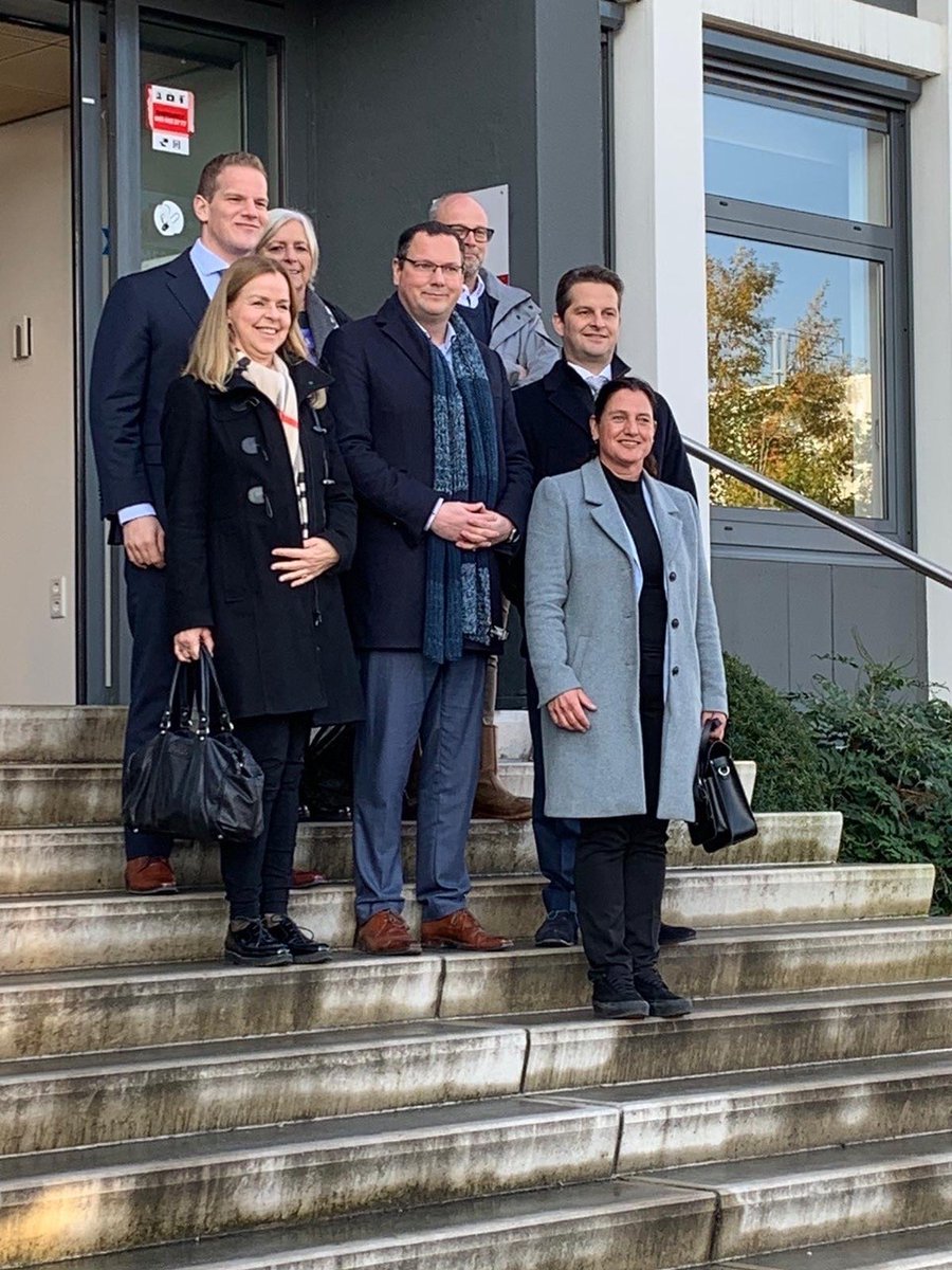 De Tweede Kamerfractie van D66 bezocht vandaag de Drechtsteden &amp; Gorinchem in het kader van de regiodeal. Hoe kunnen we samenwerken om de economische groei te versterken? 
Lees verder: dordrecht.d66.nl/2019/11/22/381… <a href="/RutgerSchonis/">Rutger Schonis</a> <a href="/D66Trijntje/">Trijntje van Es</a> <a href="/MarijkeGommans/">Marijke Gommans-Dane</a> <a href="/k_noels/">Kevin Noels</a> <a href="/ajflach/">André Flach</a>