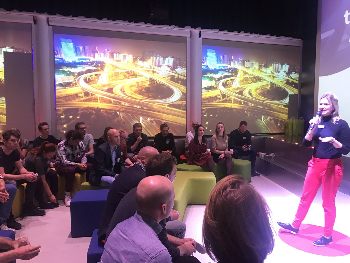 Utrecht (Smart) Mobility Challenge. #mbo studenten <a href="/ROC_MN/">ROC Midden Nederland</a> werkten in teams 4 dagen samen met studenten <a href="/HU_Utrecht/">Hogeschool Utrecht (inactief)</a> en <a href="/UniUtrecht/">Utrecht University</a> om oplossingen te verzinnen voor het probleem om #utrecht #mobiel te houden in de #toekomst’ Nu de pitches 🤙 <a href="/Rijkswaterstaat/">Rijkswaterstaat</a> @sweconederland