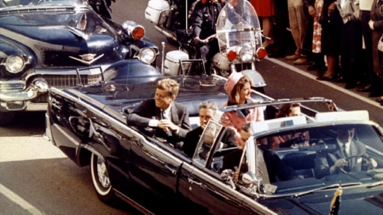 MisterFeehan's tweet photo. 22 November 1963: Dallas, Texas https://t.co/6il3IYs4tt