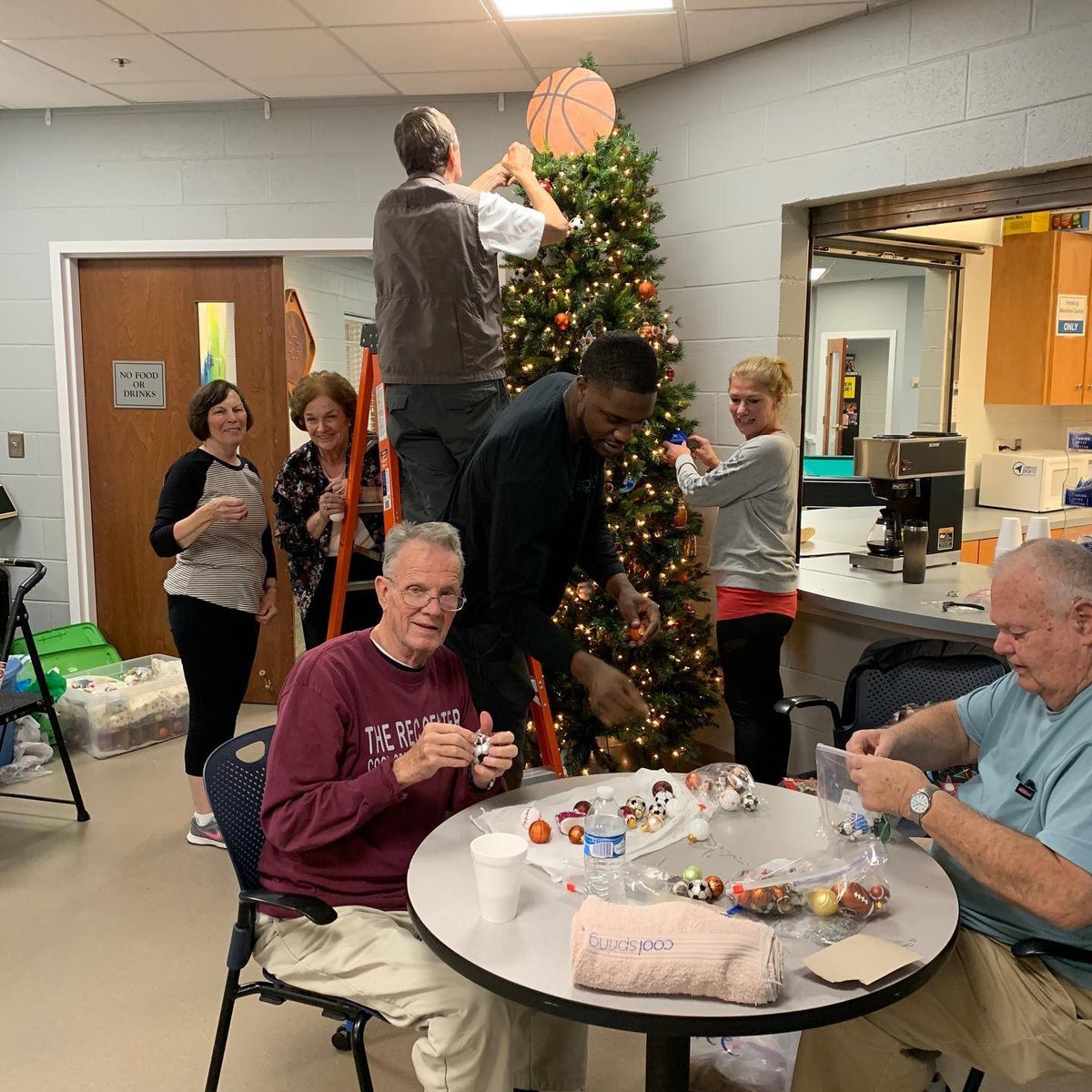 coolspringrec's tweet photo. It’s beginning to look like a Cool Spring Rec Christmas 🎄 #Christmas2019 #coolspringrec https://t.co/ZWbr18ea5G