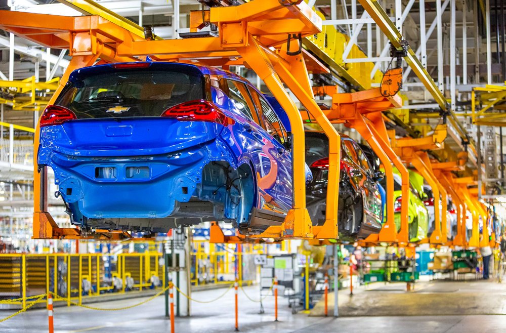 MFG_GM's tweet photo. We’re proud to produce #EVs, #AVs, and traditional vehicles all on the same assembly line at #GMOrion, while maintaining the highest quality of #USManufacturing! Check out the story: https://t.co/gDsbwlUZJ2 https://t.co/TydC5vHN6R
