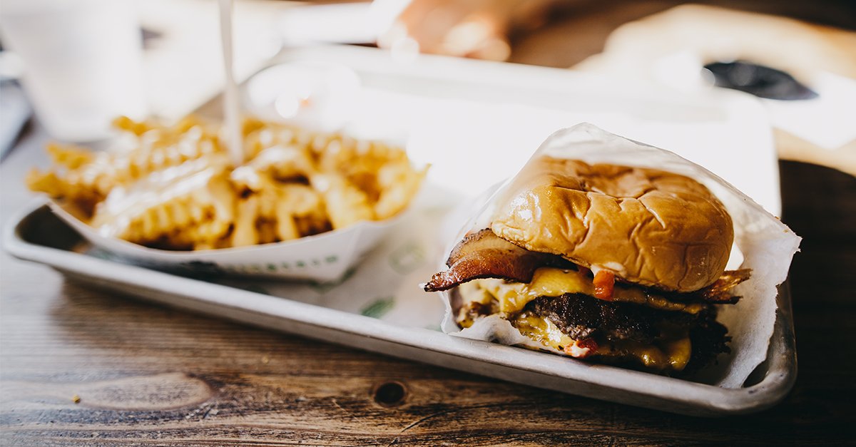 CBRERetail's tweet image. Fast food continues evolving to meet consumer demand for healthy food options, technological conveniences and modern designs. Download our latest report &quot;Food in Demand: Restaurants&quot; to learn more. cbre.co/2CGrggS  #RetailScience