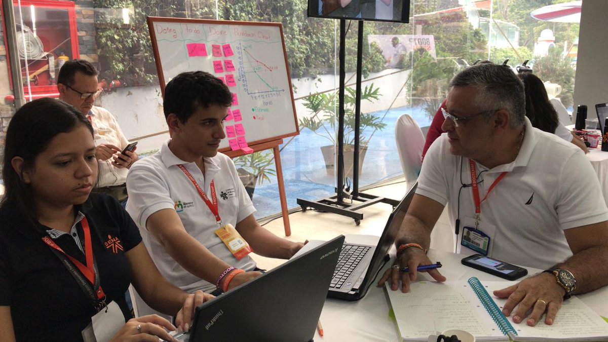 senaensantander's tweet photo. #AEstaHora, instructores expertos en el área financiera del Centro de Servicios Empresariales y Turísticos de Bucaramanga, asesoran a los 40 aprendices en la etapa final del #BootCampSENA. #SomosSENA https://t.co/pAXd6Q0jx6