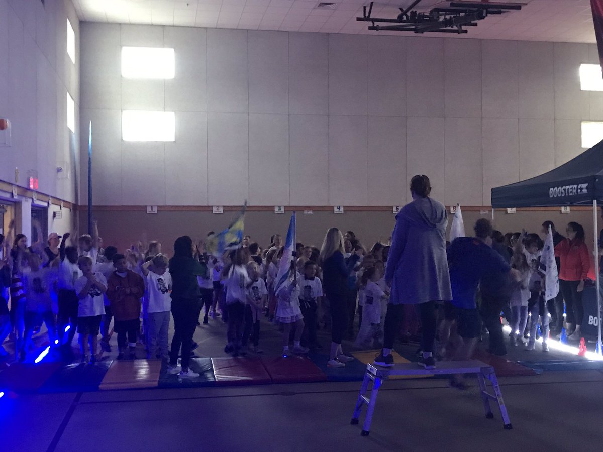 GrandviewPYP's tweet photo. We get to slime the principal!!!! #LifeAtGHE https://t.co/aJagDyo3sS