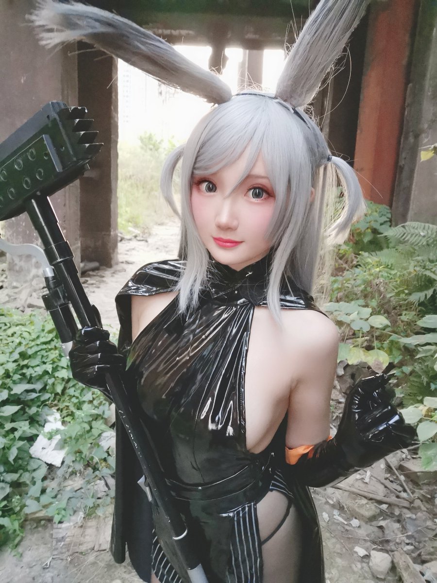 #アークナイツ #Arknights #明日方舟 
暴行 
今天拍摄了明日方舟的暴行！南方的11月依然很晒很热，我变成烤兔子啦 https://t.co/aVFE1jOok1