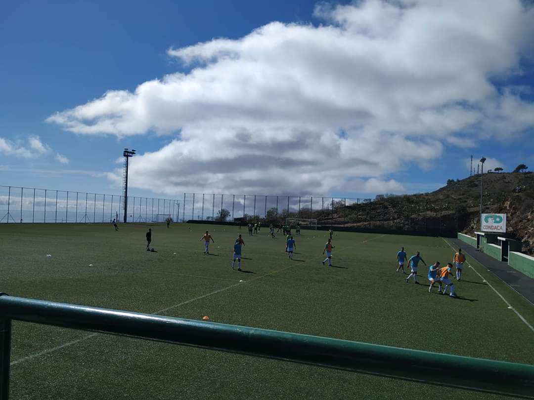 Está sábado 23 de Noviembre, nuestro primer equipo viaja a la Isla de El Hierro, para enfrentarse a partir de la una del mediodía al #AtléticoPinar en el encuentro de Liga Primera Interinsular.
  #AdelanteRealejos
  #SomosUDR