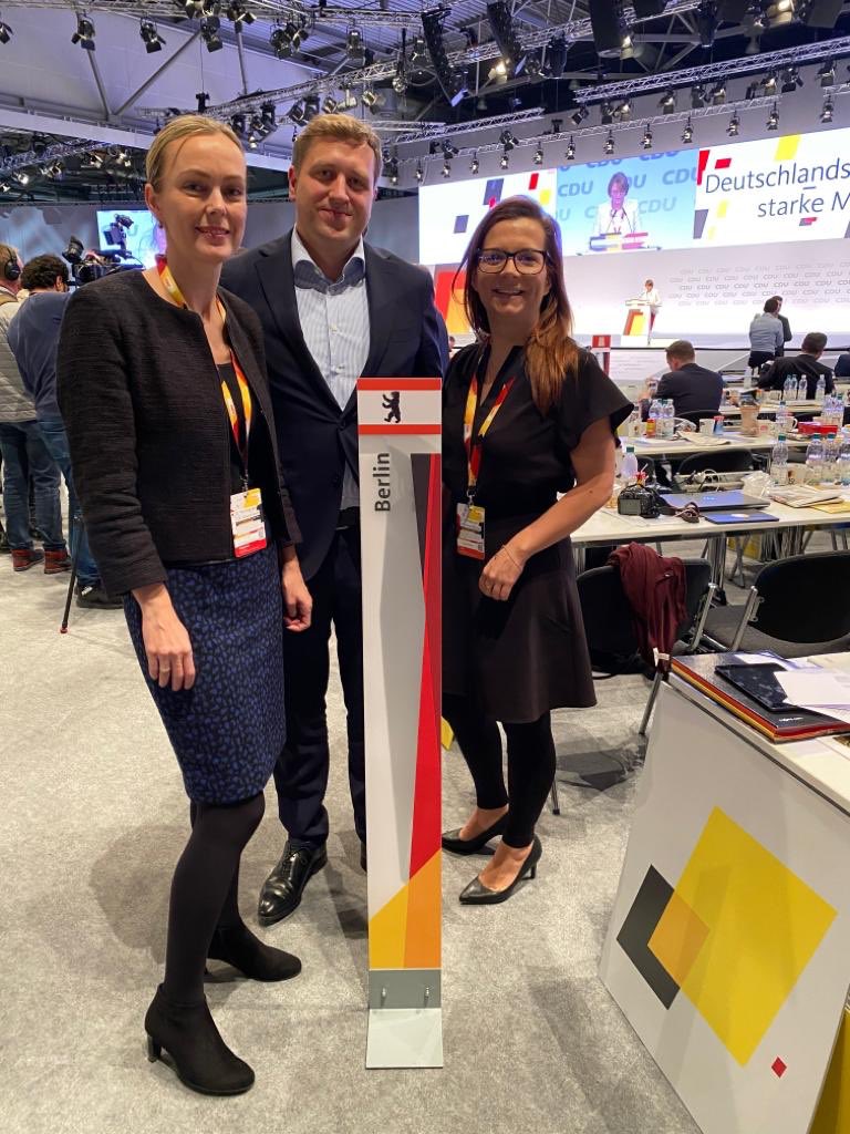 CDU Pankow (@cdupankow) on Twitter photo Der Sonderzug aus #Pankow macht Halt in Leipzig 😊 Bundesparteitag der #CDU und wir sind dabei! #cdubpt19 <a href="/_GLudewig/">Gottfried Ludewig</a> <a href="/SchreinerManja/">Manja Schreiner</a> <a href="/denise_bln/">Denise Bittner</a> Der Sonderzug aus #Pankow macht Halt in Leipzig 😊 Bundesparteitag der #CDU und wir sind dabei! #cdubpt19 <a href="/_GLudewig/">Gottfried Ludewig</a> <a href="/SchreinerManja/">Manja Schreiner</a> <a href="/denise_bln/">Denise Bittner</a>