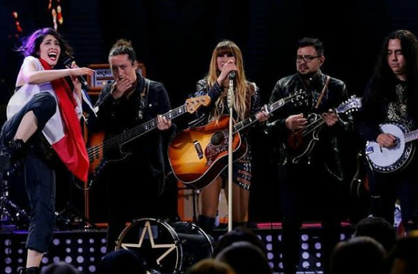 100HaAshGdl's tweet photo. #FelizDiaDelMusico a todos los que hacen posible #HaAsh 💕. Gracias por cada concierto, cada composición, cada acorde, son lo máximo 🎶🎻🎹🎛🥁🎸🎶 @haashoficial #Hanna #Ashley #mateopianista @Duartecello @RikardoKortes #Ferruvel @titoruelas https://t.co/q4tFi1SORT