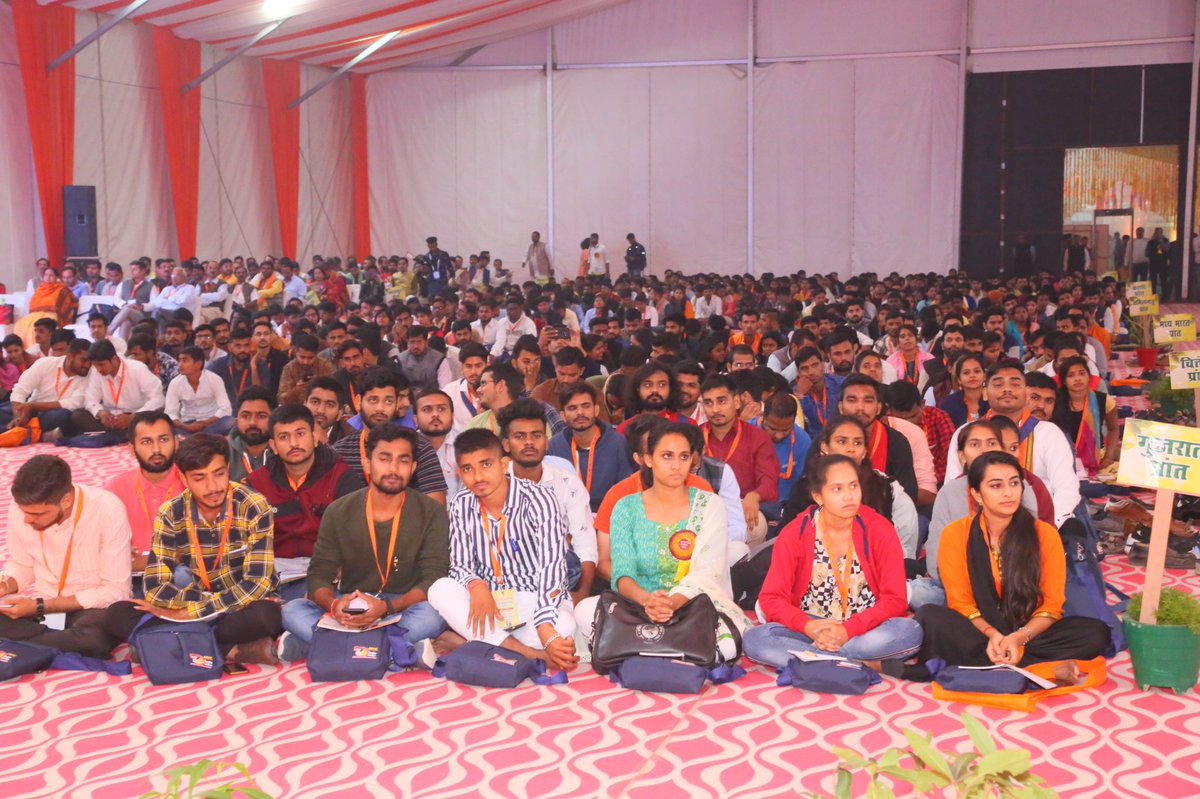 ABVPVoice's tweet image. The #65thABVPConf begins in Agra with prelude to the conference by National President Shri @subbiah_doctor ji. Thousands of karyakartas across India have arrived for the conference that will go on till 25th November with discussions about India’s social &amp;amp; educational scenario.