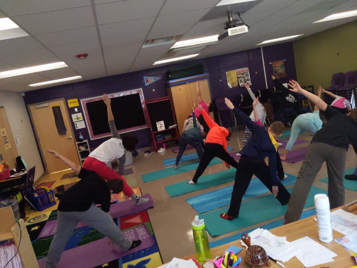 Lead_THop's tweet photo. What a wonderful way to start your morning! #Wellness #StudentYoga https://t.co/TnK07SSTPf