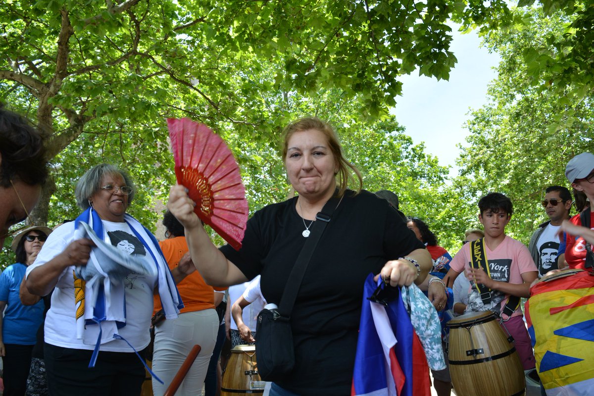 DanzFa's tweet photo. La Ola Cultural en Plaza 1° de Mayo
Seguimos para adelante, por el Uruguay que queremos
#MartinezPresidente
.
.
#CulturaconMartinez #Laolacultural @Frente_Amplio @laolacultural1 @Dmartinez_uy @GVillar_uy https://t.co/6DczjjstzG