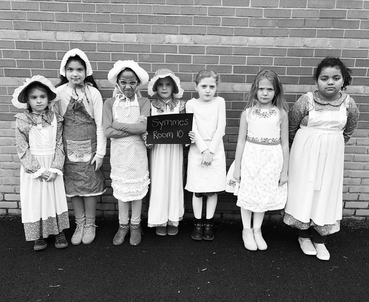 Symmes Schoolroom 10. 🍎 Living the lives of pioneer schoolchildren.