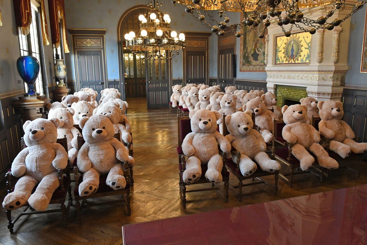 VilledeValence's tweet image. Ils ont débarqué du pôle Nord vendredi pour voir les #feeriesdhiver, ont fait un saut en mairie ensuite et feront leur 1er tour de grande roue demain, dimanche 24 novembre à 11h... bienvenue aux #nounoursavalence ! #moncoeurvalence @museedevalence
@valencetourisme #Valence