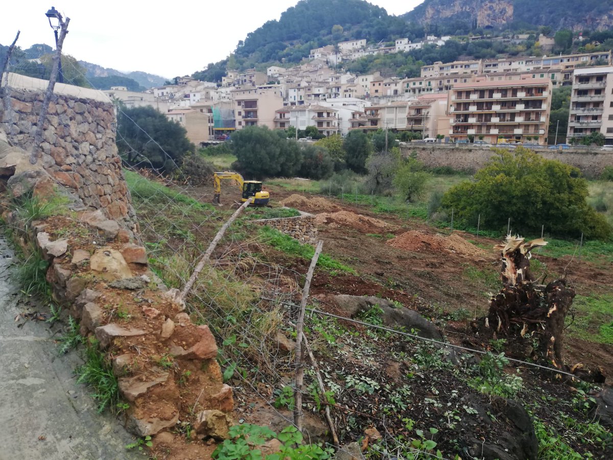 Avui lamentam que ja s'han iniciat les obres del projecte.🚧⚠️
A n'aquests moments estam revisant l'expedient i en breus en podrem donar més informació.🗃️📑
Estau atentes a futures comunicacions, farem bullir s'olla. 🍵✊