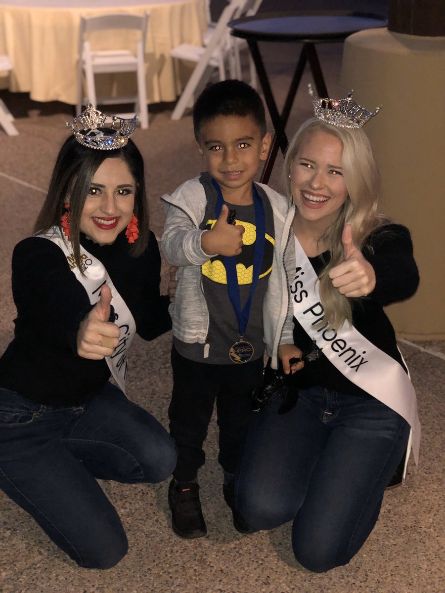 Lighting up the night at the @phxchildrens Torch Relay! 💛 I loved handing out raffle prizes, laughing with little ones, and walking for Phoenix Children’s Hospital. Thank you to everyone who participated! #PCH #CMNH #MissArizona #MissAmerica #Phoenix