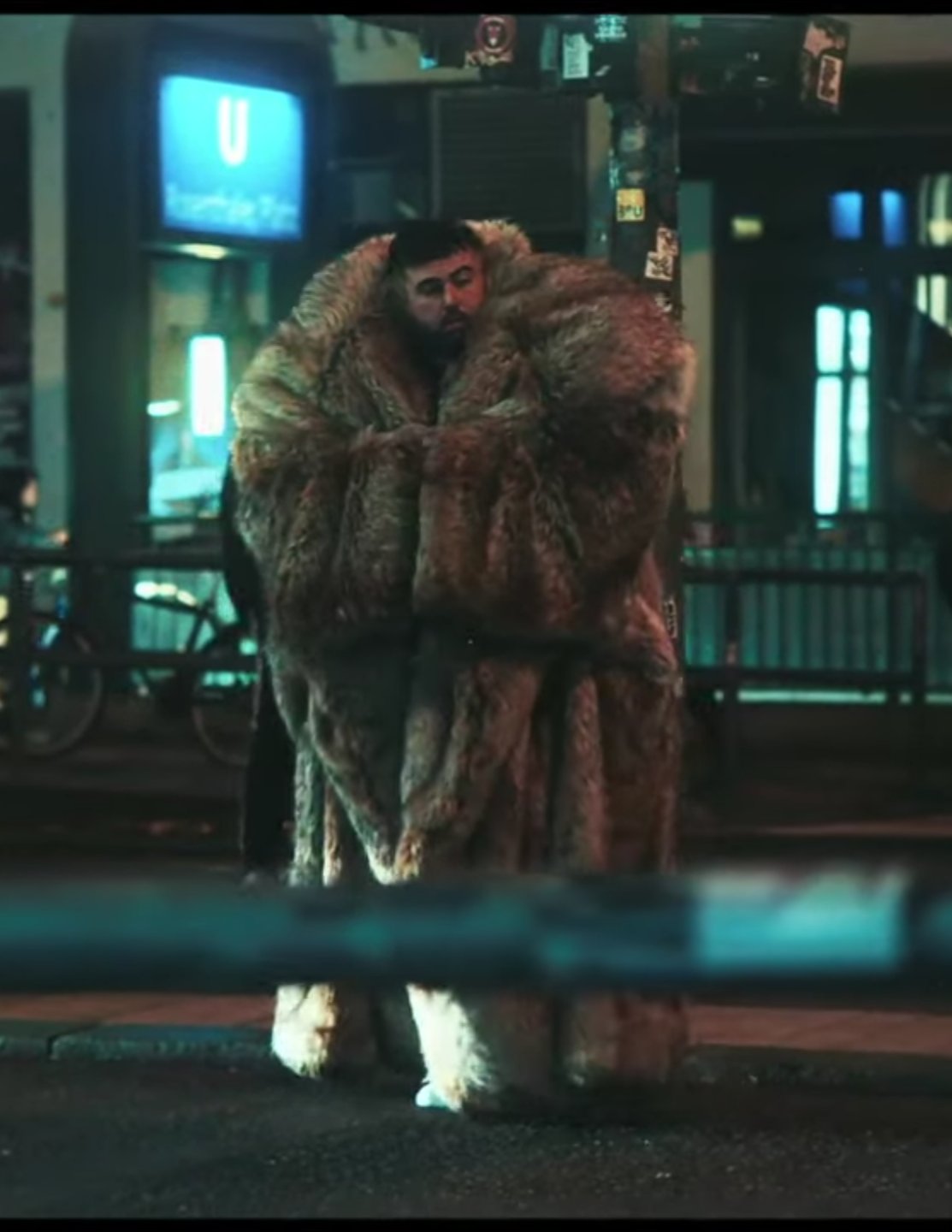 Mehdig On Twitter Etiennetogo Mein Erster Gedanke Als Ich Das Video Gesehen Habe Regisseur Hey Summer Cem Wie Gross Soll Denn Dein Pelzmantel Sein Summer Cem Ja Https T Co 1dg13ndn4z Twitter