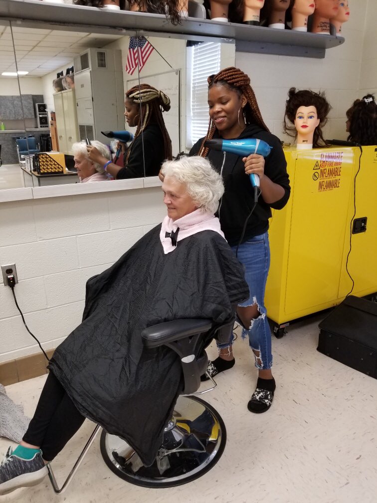 cpkcareercenter's tweet photo. Itβs customer service Friday! Call us to schedule your appointment to be pampered by our Cosmetology and/or Nail Tech students! Thank you to one of our favorite bus drivers for coming in today! #c2the3 https://t.co/k1LjAdYdWu