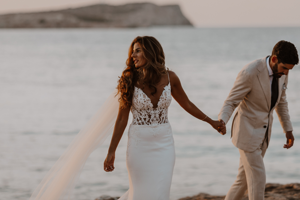 #EnzoaniRealBride Shirin ties the knot in a luxury bohemian wedding. We love this sweet love story 💕

bit.ly/EnzoaniRBShirin