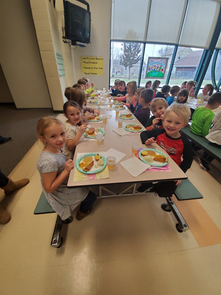 jheipp's tweet photo. Happy Friend's Feast KES Kindergarteners!  Thank you to all of our volunteers who made this event possible. #ksdpride https://t.co/Mhroy0DA3X
