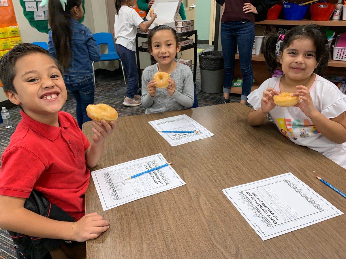 KrauseElem's tweet photo. Krause students enjoyed donuts this morning for great behavior! All students with an E or S on their report card for behavior got to enjoy a sweet treat! #KESKidsROCK @BrenhamISD #kesstickstogether https://t.co/afEoFEW2fw