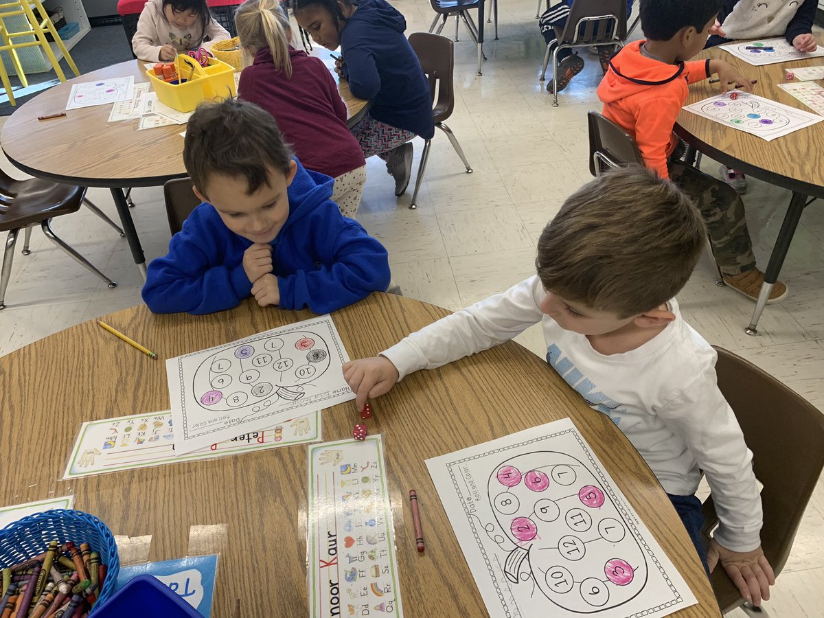 mrslupo13's tweet photo. Making Math Happen 🎲🎲❤️ @VS13UFSD @GruenDarren @JamesADever #dedicatedatdever #mathminds #littlelearners https://t.co/bJambtyzuu