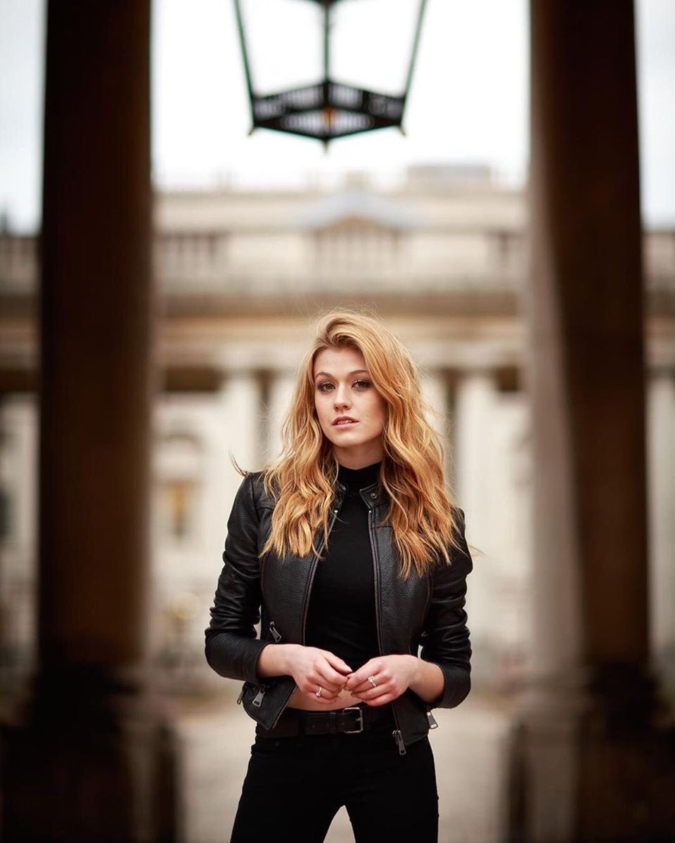 Celebphotos_'s tweet photo. Happy birthday Katherine McNamara 🔥🔥🥳 https://t.co/5OBWROKxFw