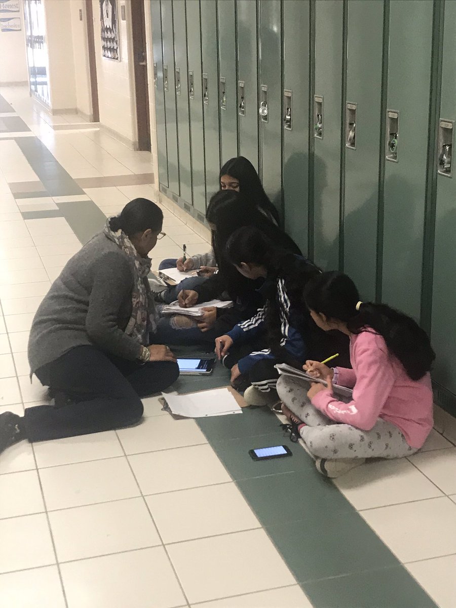 CalderstoneMS's tweet image. Our VP is awesome! Doing whatever it takes to help S’s be successful. #EngageMath @PeelSchools @ClimatePeel