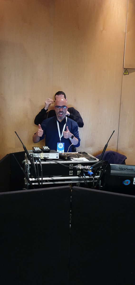 enciendelaluzya's tweet image. Que viene! Que viene! @JuanmaGomeR y @eferro en @confagilespain &quot;Agile en que te hemos convertido.&quot; #CAS2019 #AgileForAll