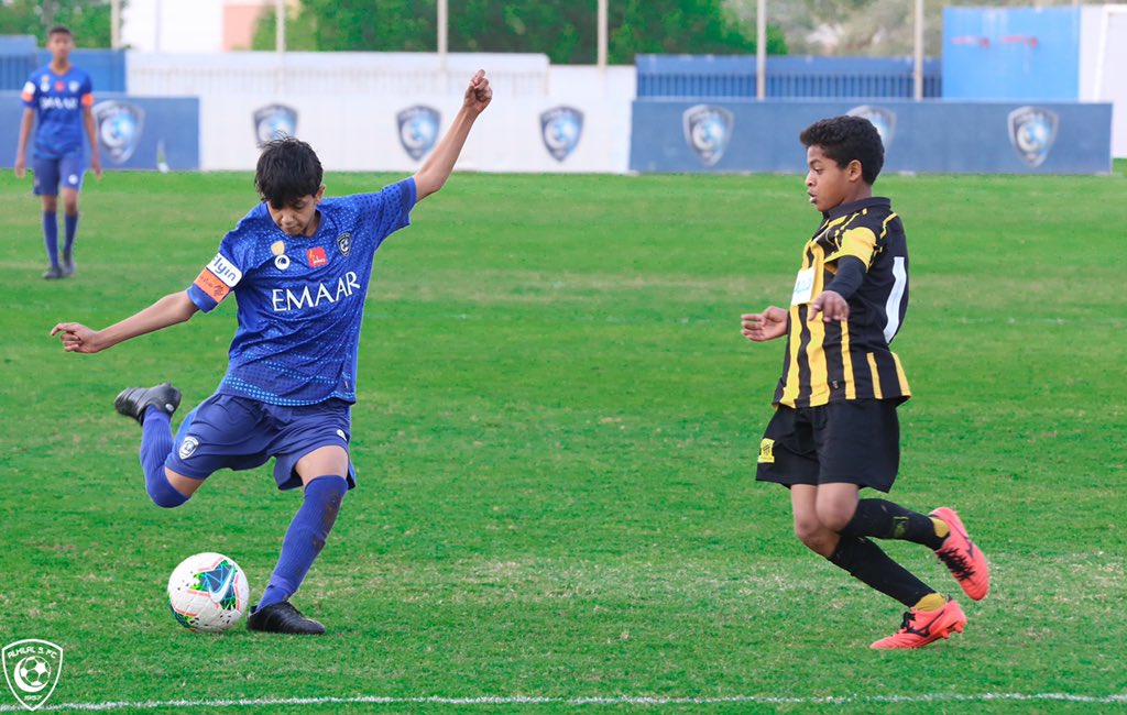 Alhilal_FC's tweet photo. ⚽️ "هلال 13" يكسب "الاتحاد" 

#الهلال 
#انفوجرافيك_الهلال https://t.co/5E9zFKvFoD