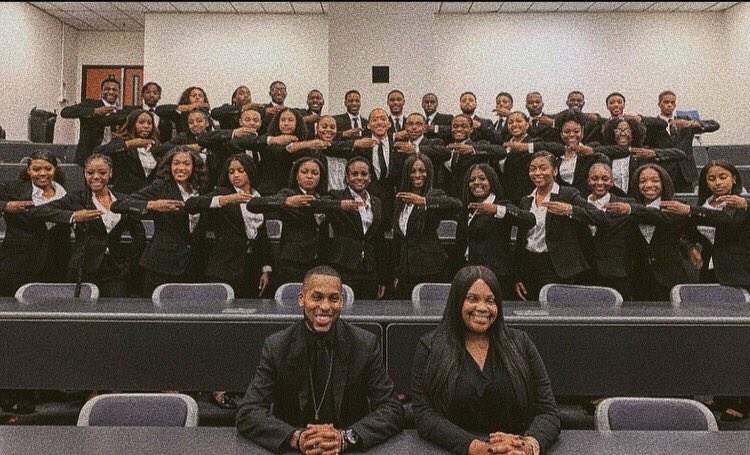 senpaibrincess's tweet photo. S/O to the fallen for making room for the elite! Introducing the Fall ‘19 Chi Psi Line of Alpha Kappa Psi Professional Business Fraternity, Incorporated:
47 HEIRS Of C.O.M.B.A.T. 💙💛#thisaintforeverybody #akpsi https://t.co/5Za4k1gmsD